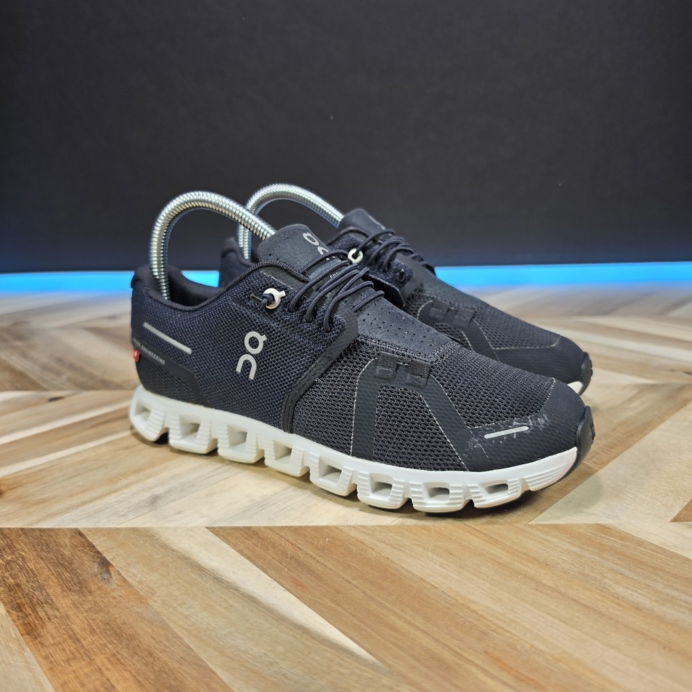 On Cloud 5 Womens Size 6 Black White Athletic Running Walking Shoes Sneakers
